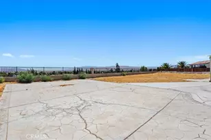 17681 View Mt Ct, Victorville, CA 92395 - Photo 36