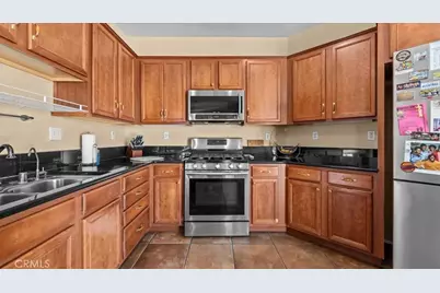 17681 View Mount Court, Victorville, CA 92395 - Photo 12