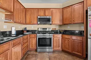 17681 View Mt Ct, Victorville, CA 92395 - Photo 12