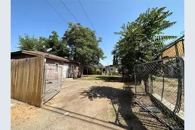 515 Crawford Street, Bakersfield, CA 93305 - Photo 1