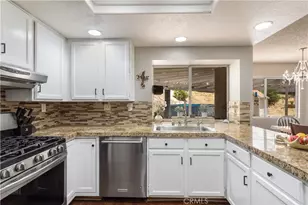 22960 Pavla Ct, Wildomar, CA 92595 - Photo 10