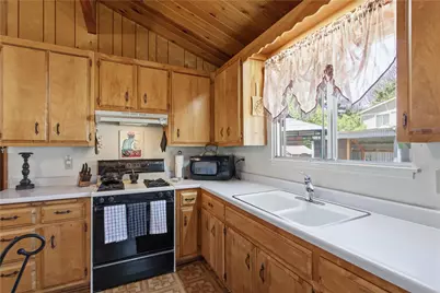 927 W Aeroplane, Big Bear City, CA 92314 - Photo 10