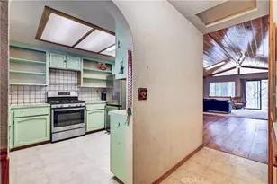 1039 Lausanne, Crestline, CA 92325 - Photo 2