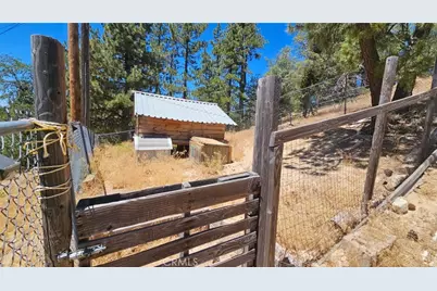 32745 Hilltop, Running Springs, CA 92382 - Photo 40