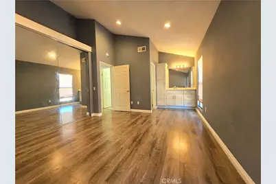 11107 Arminta Street #22, Los Angeles, CA 91352 - Photo 32