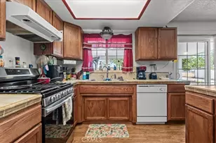 17821 Deodar, Hesperia, CA 92345 - Photo 12