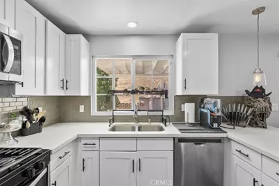 4304 Whitney Dr, San Bernardino, CA 92407 - Photo 16