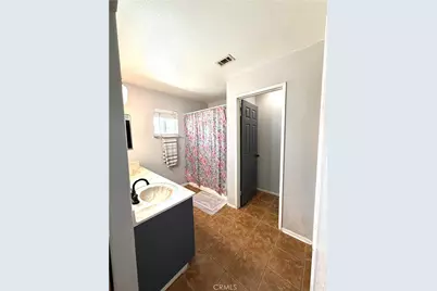 15184 Macadamia Court, Fontana, CA 92335 - Photo 18