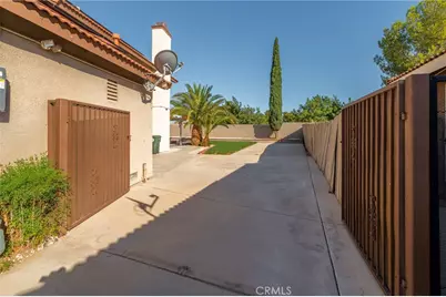 12631 Sunbird, Victorville, CA 92392 - Photo 46