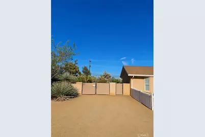 7619 Dumosa Avenue, Yucca Valley, CA 92284 - Photo 14