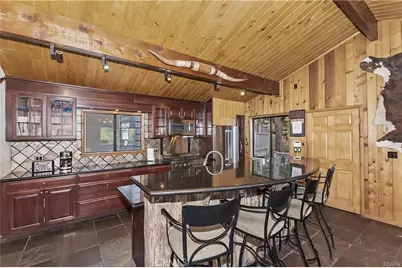 43939 Yosemite Drive, Big Bear Lake, CA 92315 - Photo 16