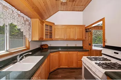 932 Cedar Drive, Crestline, CA 92325 - Photo 16