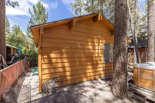 926 Robinhood, Big Bear City, CA 92314 - Photo 18