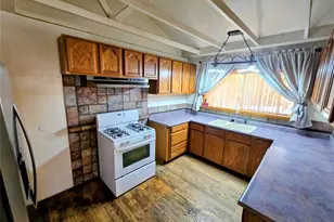981 Lausanne Dr, Crestline, CA 92325 - Photo 4