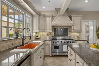 731 W Highland Avenue, Redlands, CA 92373 - Photo 14