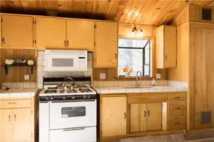 107 E Aeroplane Blvd, Big Bear City, CA 92314 - Photo 12