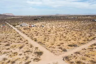 55576 Valley View Rd, Landers, CA 92285 - Photo 2