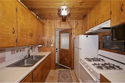 533 Villa Grove, Big Bear City, CA 92314 - Photo 10