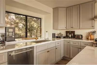 201 Grizzly, Lake Arrowhead, CA 92352 - Photo 12