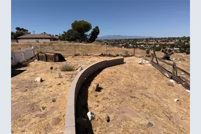 17600 Danbury, Hesperia, CA 92345 - Photo 6