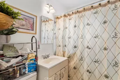 7715 Whitsett, Los Angeles, CA 90001 - Photo 26