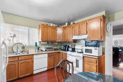 7715 Whitsett, Los Angeles, CA 90001 - Photo 8