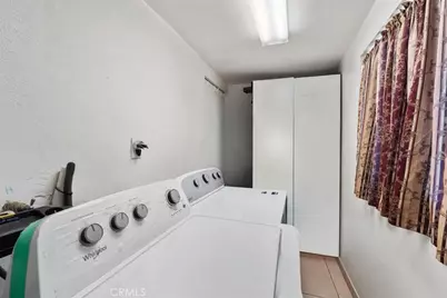 7715 Whitsett, Los Angeles, CA 90001 - Photo 24