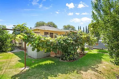 7715 Whitsett, Los Angeles, CA 90001 - Photo 30