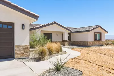 16925 Nanticoke Rd, Apple Valley, CA 92307 - Photo 2