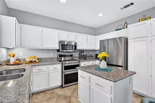 11992 Greenbluff, Yucaipa, CA 92399 - Photo 14