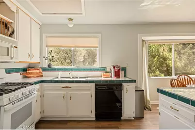 28165 Grenoble, Lake Arrowhead, CA 92352 - Photo 8