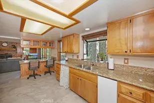 31310 Oakleaf, Running Springs, CA 92382 - Photo 12