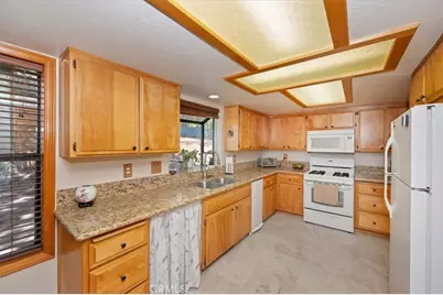 31310 Oakleaf, Running Springs, CA 92382 - Photo 10