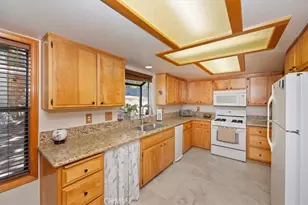 31310 Oakleaf, Running Springs, CA 92382 - Photo 10