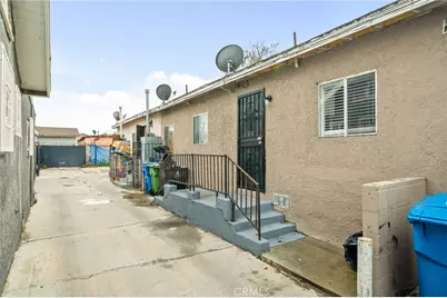 9538 Compton Avenue, Los Angeles, CA 90002 - Photo 10