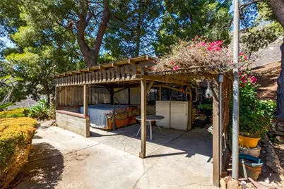 299 Anderegg, Colton, CA 92324 - Photo 18