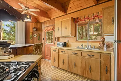 24379 Bernard, Crestline, CA 92325 - Photo 12