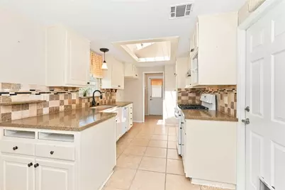 4376 Drury Court, Riverside, CA 92505 - Photo 8
