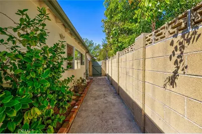 2212 Hartford, Fullerton, CA 92831 - Photo 34