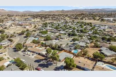 15105 Condor, Victorville, CA 92394 - Photo 32