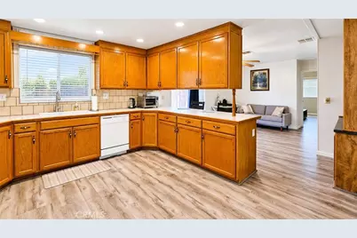 28799 Via Playa Del Rey, Murrieta, CA 92563 - Photo 8