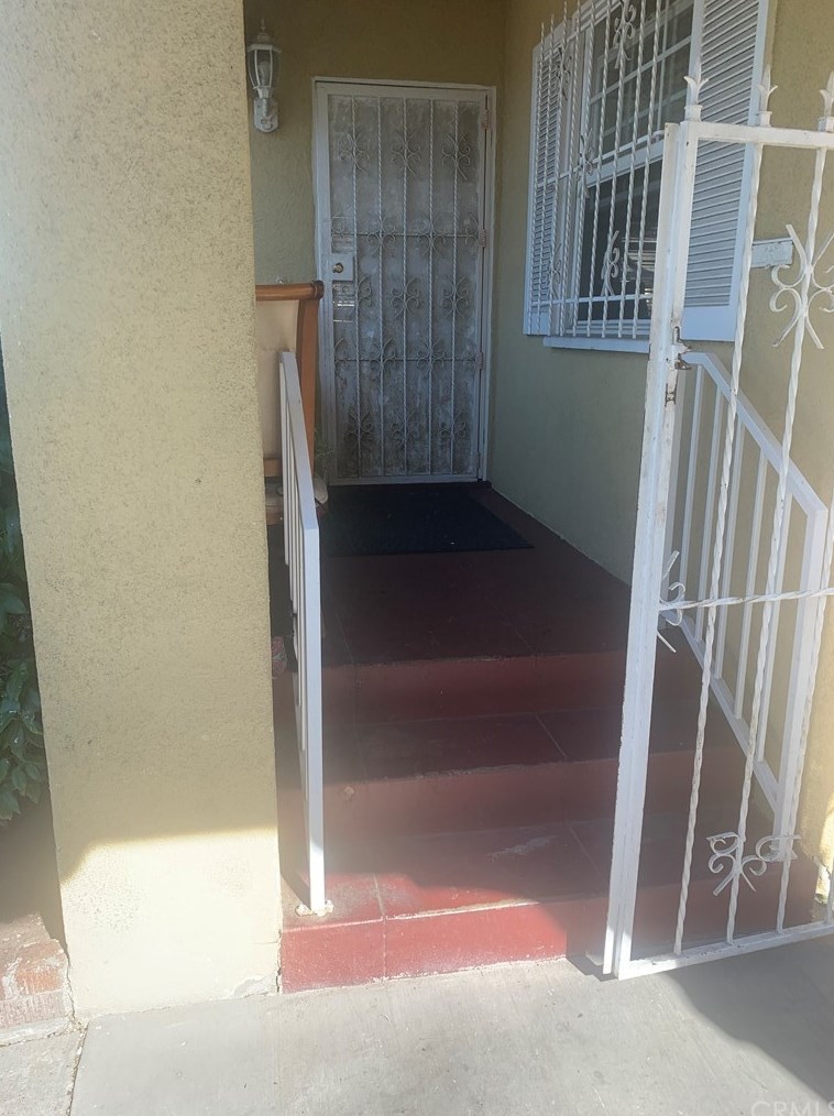 1152 76th St, Los Angeles, CA 90001-2414