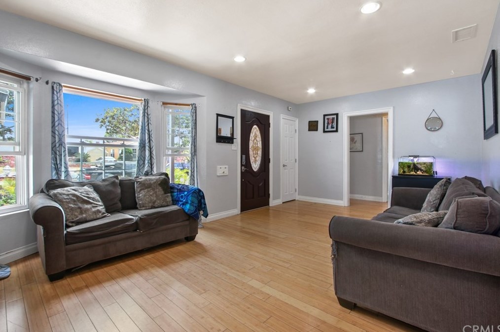 11143 Ruthelen St, Los Angeles, CA 90047-4722