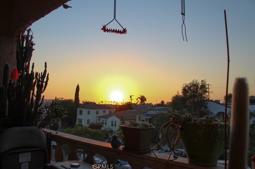 1330 Keniston Ave, Los Angeles CA  90043-2224 exterior