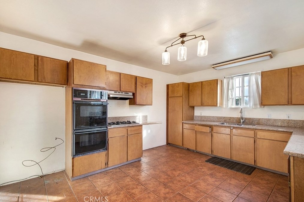 1455 94th St, Los Angeles CA  90047-3911 exterior
