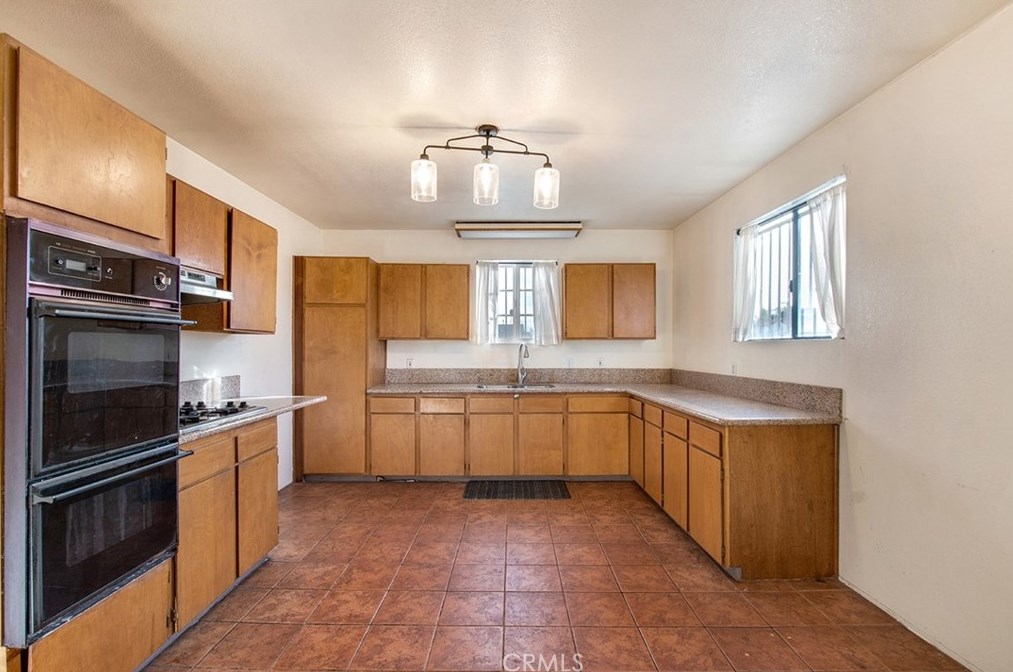 1455 94th St, Los Angeles CA  90047-3911 exterior