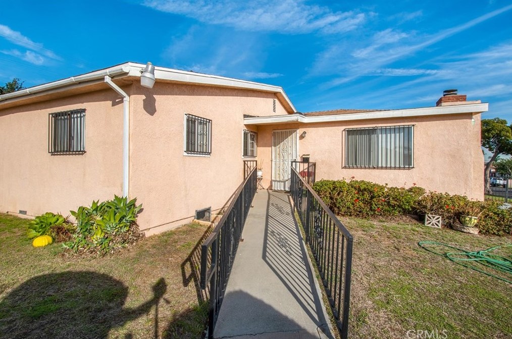 1455 94th St, Los Angeles, CA 90047-3911