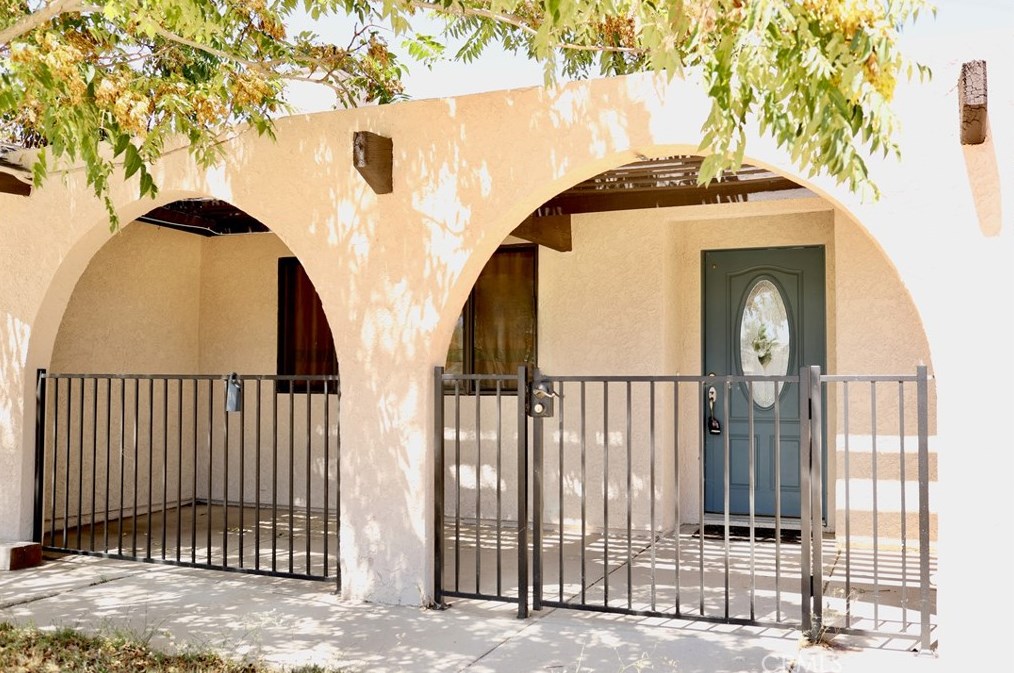 19030 Sheffield St, Hesperia CA  92345-6754 exterior