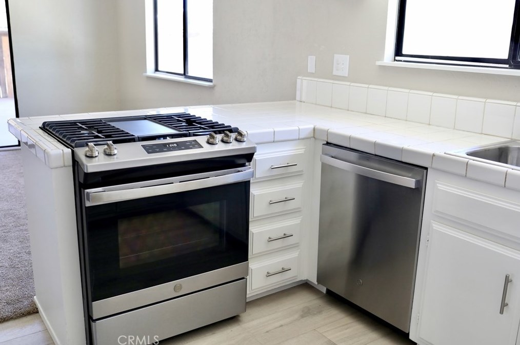 19030 Sheffield St, Hesperia CA  92345-6754 exterior