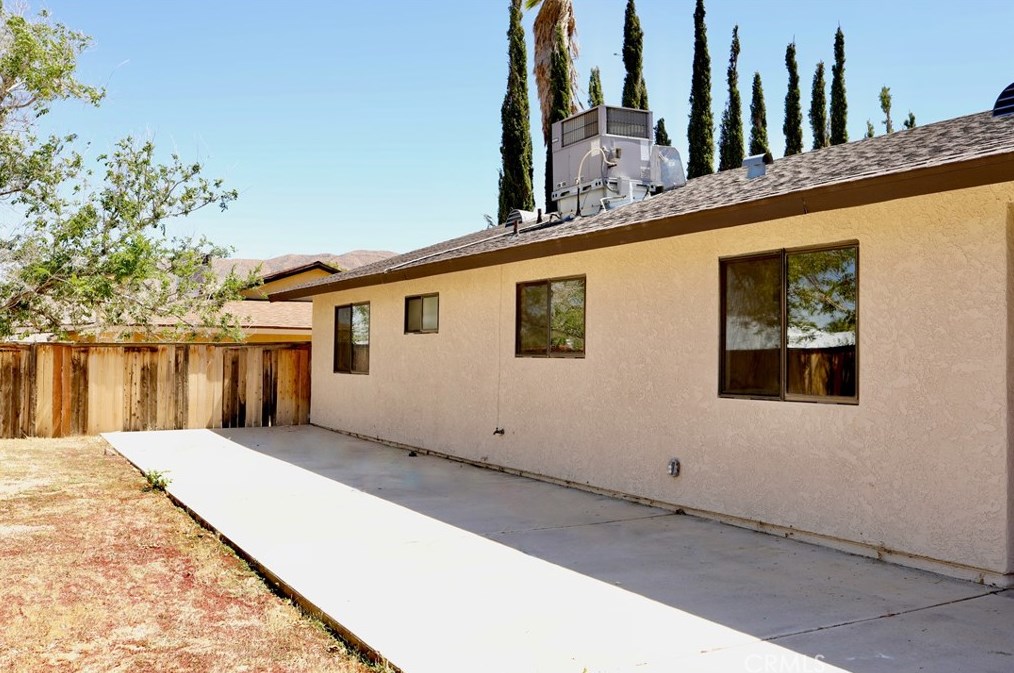 19030 Sheffield St, Hesperia CA  92345-6754 exterior